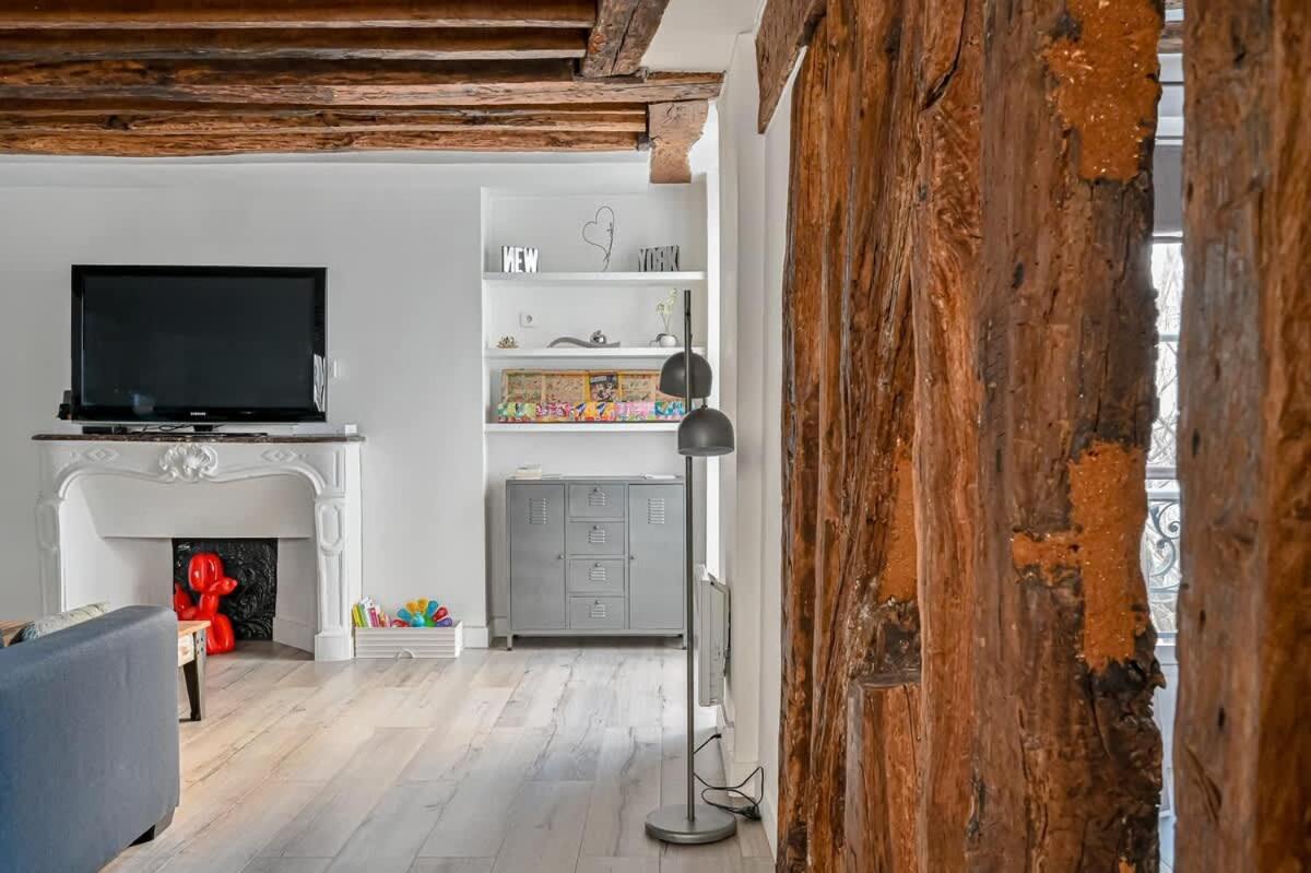 Grand 2 Pieces Typique Du Marais - Flat-guest Appartement Parijs